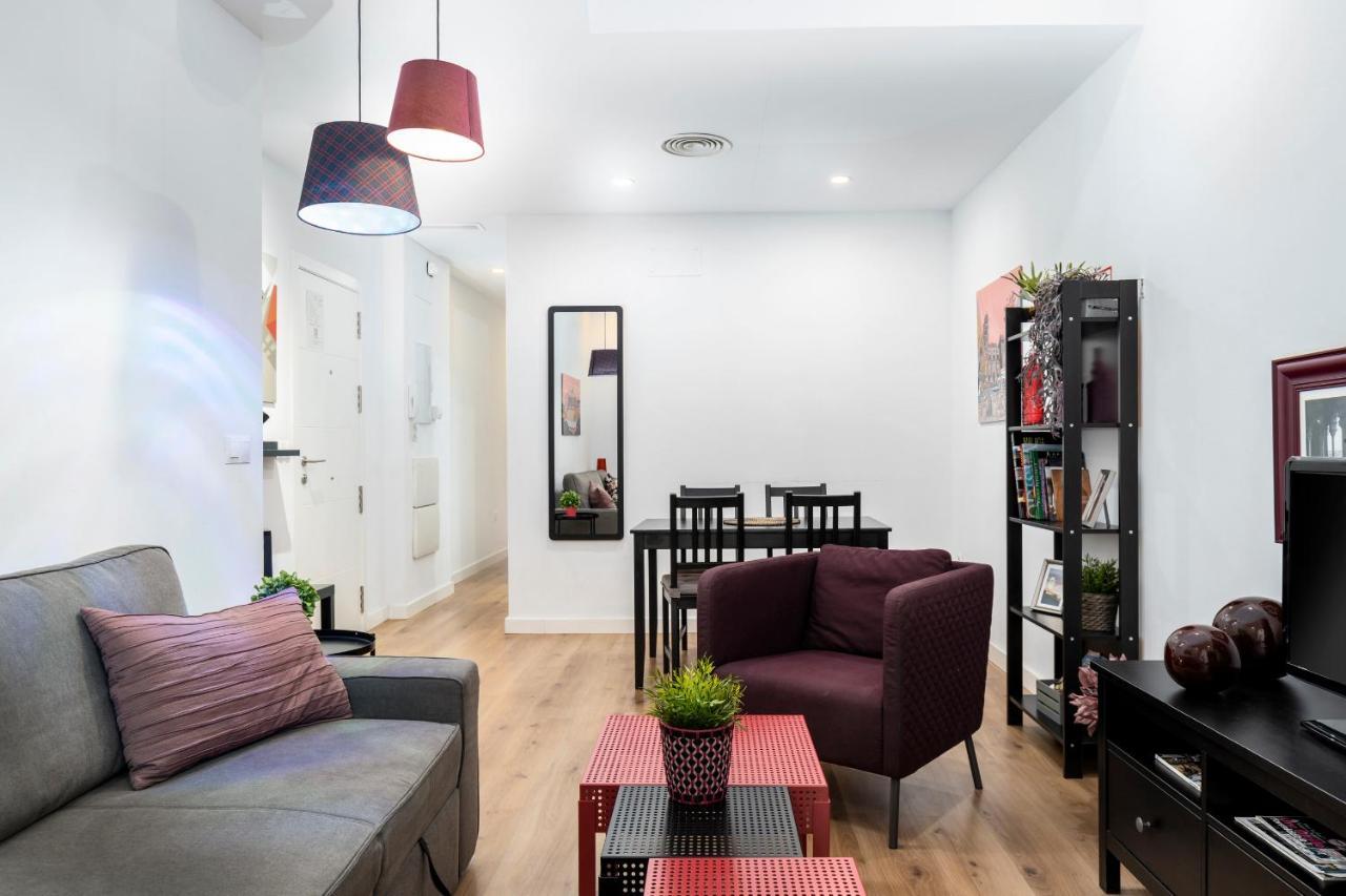 Апартаменты Soho Arts Duplex Centro By AlohaМалага Экстерьер фото